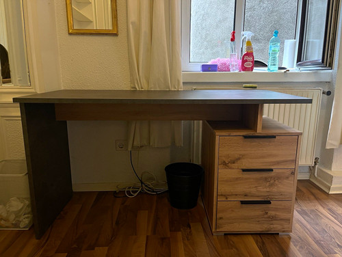 Schreibtisch/Computertisch